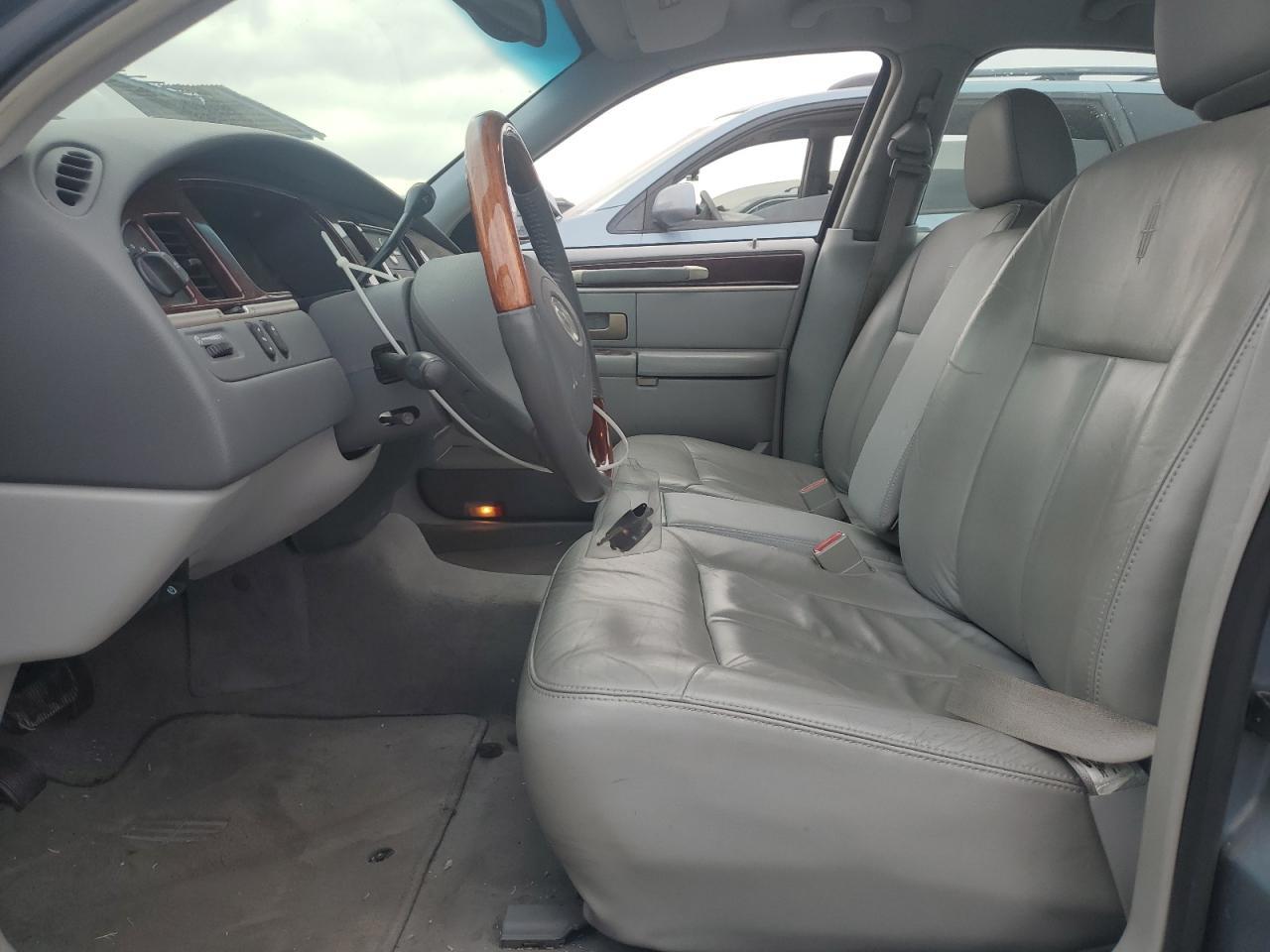 2004 Lincoln Town Car Ultimate - Фото 7