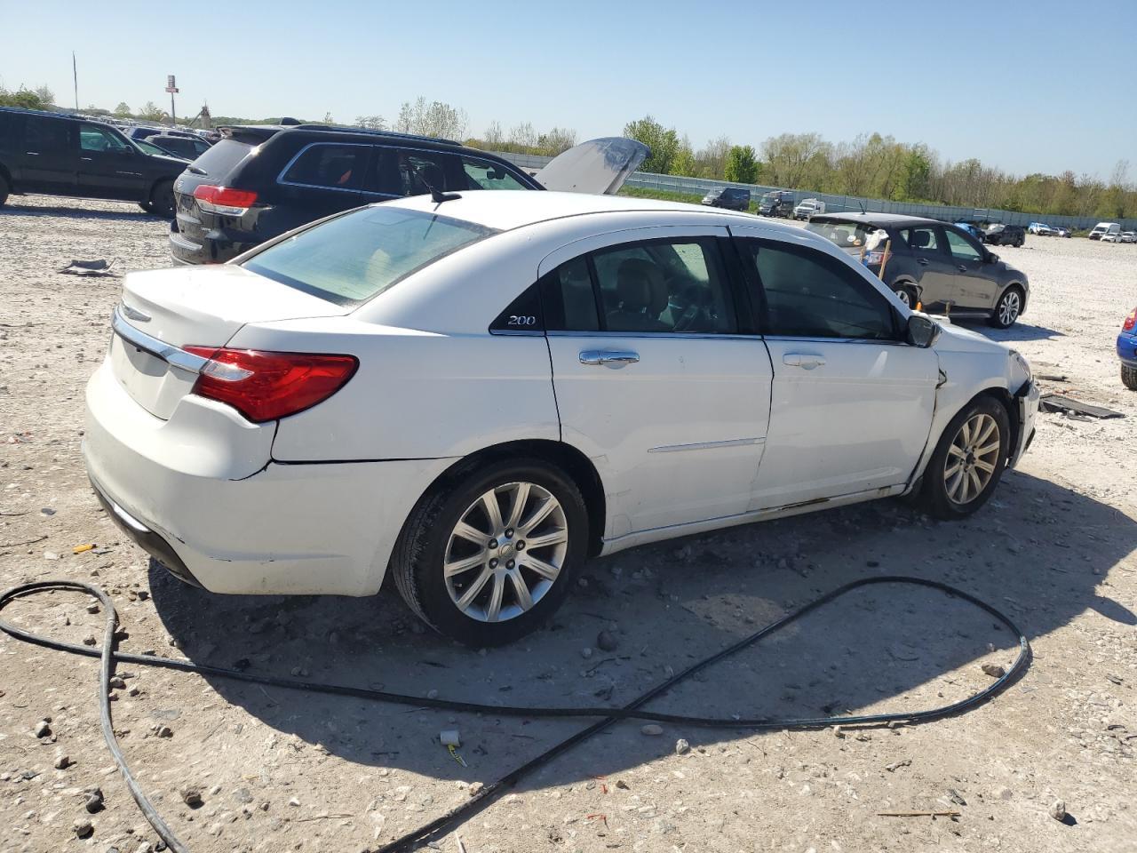 2013 Chrysler 200 Limited - Image 3