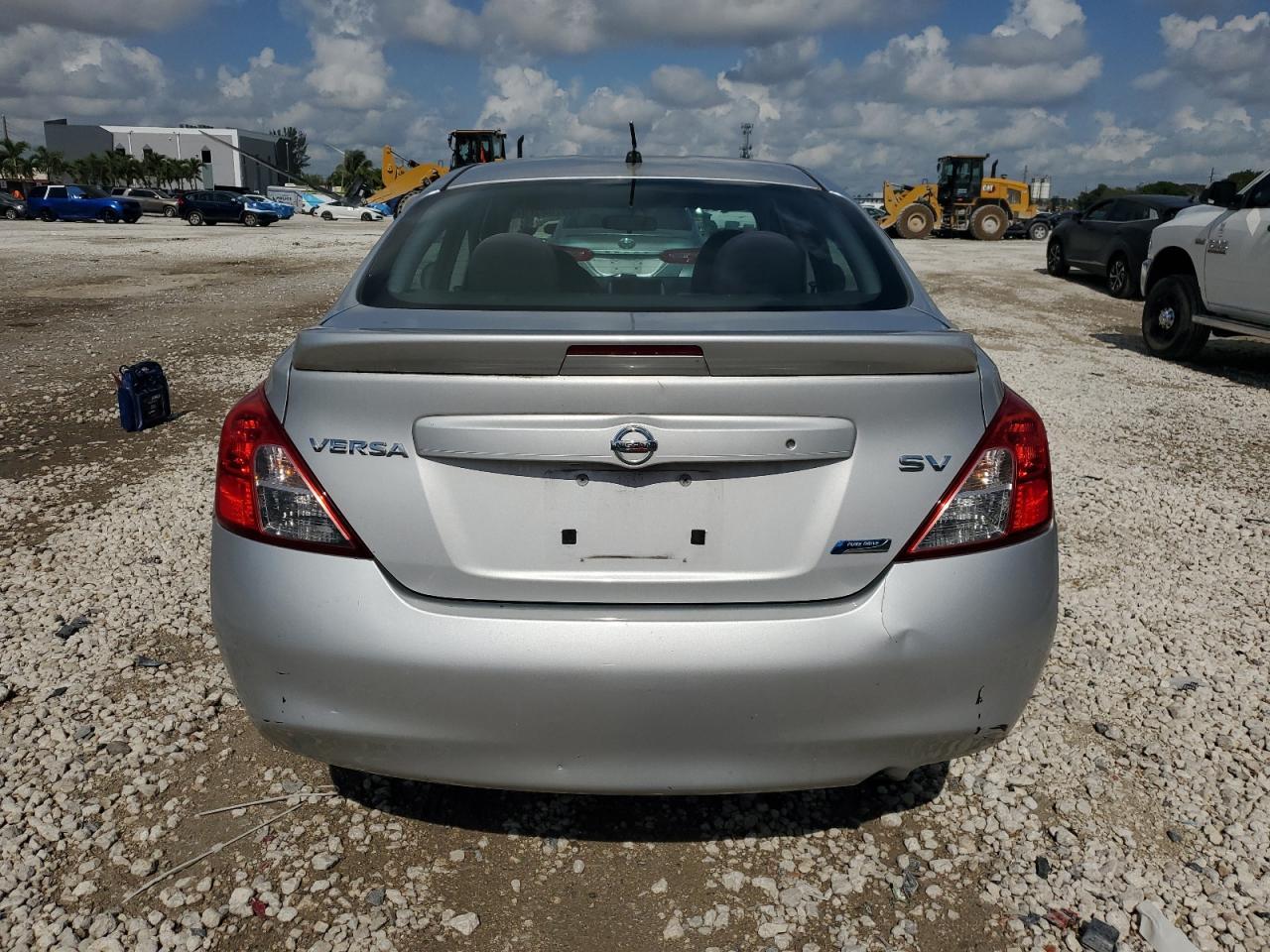 2014 Nissan Versa S - Фото 6