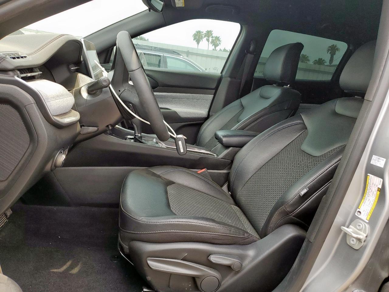 2024 Jeep Compass Latitude - Image 7