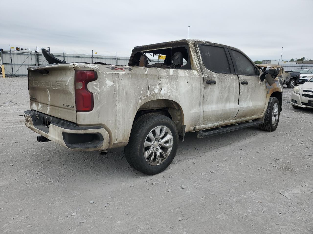 2021 Chevrolet Silverado K1500 Custom - Фото 3