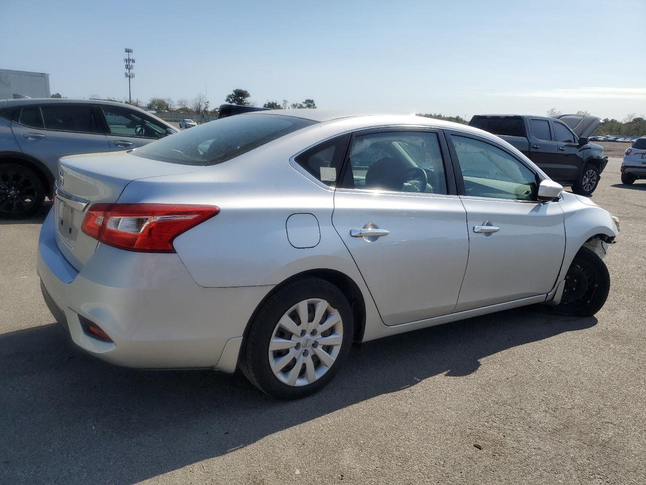 2016 Nissan Sentra S - Фото 3