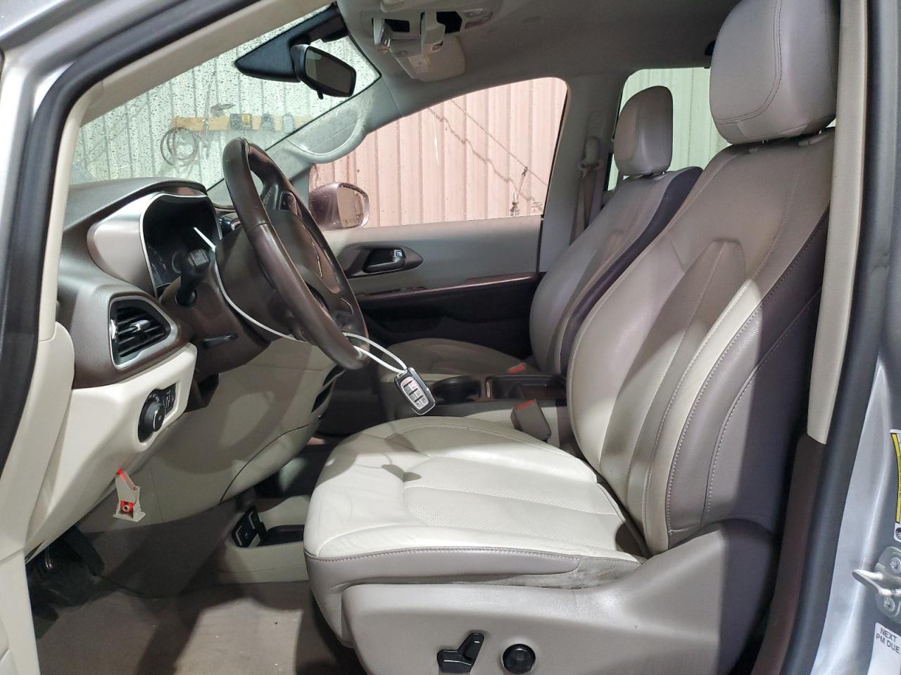 2018 Chrysler Pacifica Touring L - Image 7