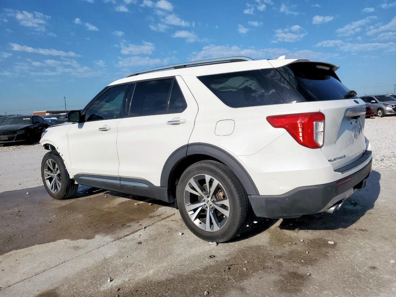 2020 Ford Explorer Platinum - Image 2
