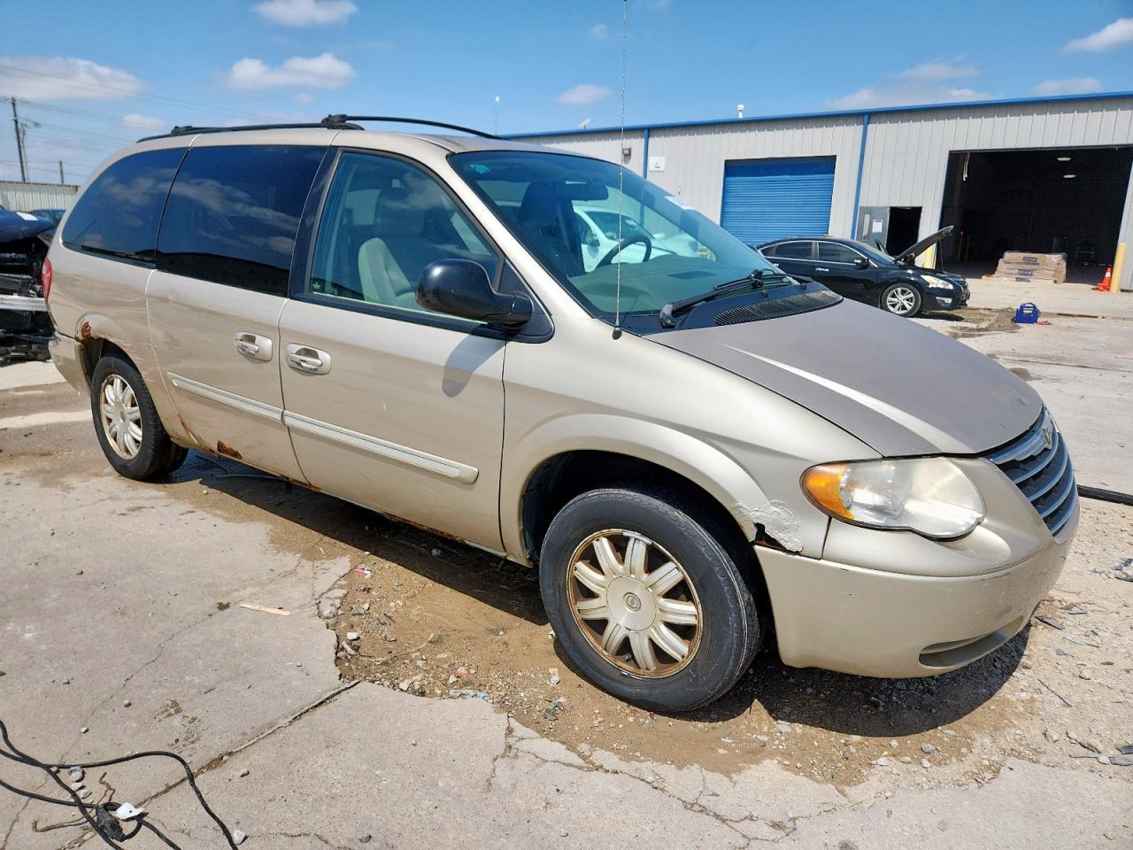 2007 Chrysler Town & Country Touring - Image 4