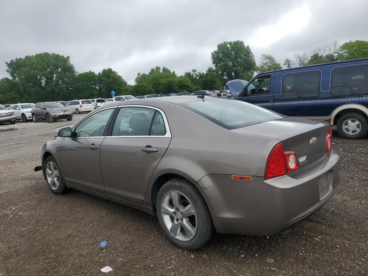 2011 Chevrolet Malibu Ls - Фото 2
