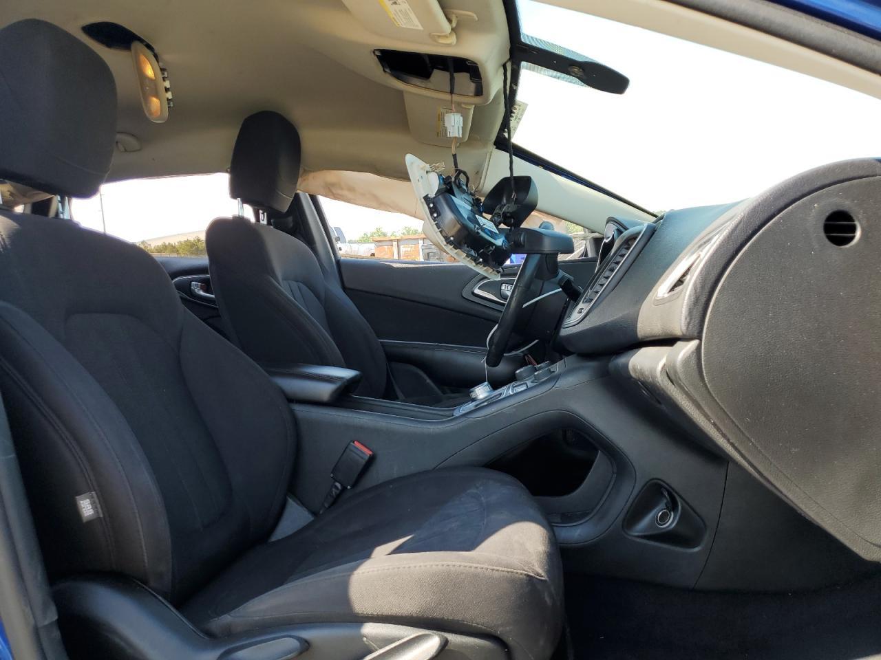 2015 Chrysler 200 Limited - Image 7