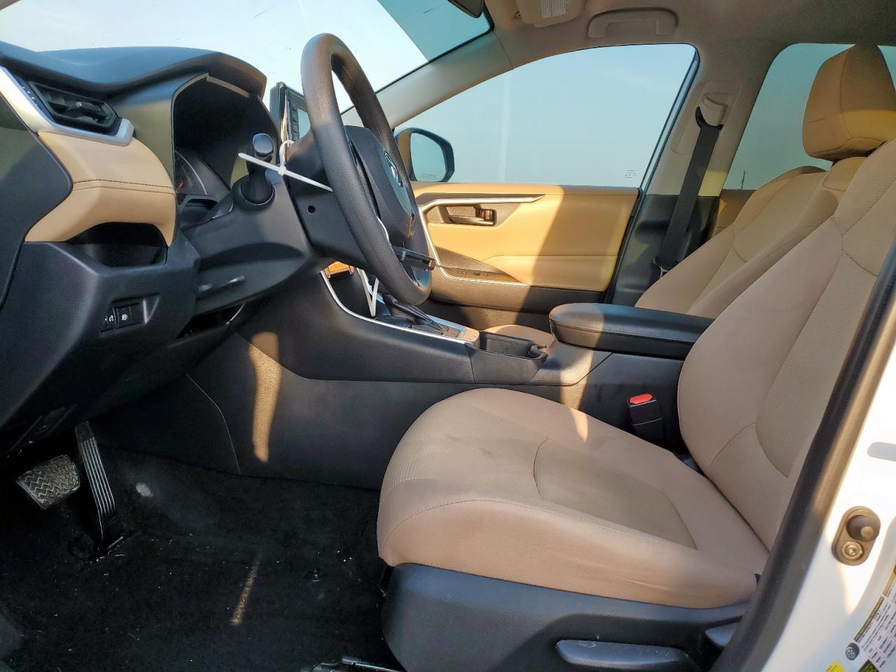 2020 Toyota Rav4 Le - Image 7