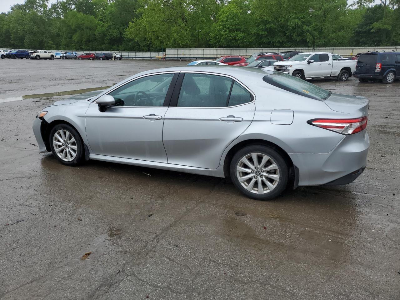 2019 Toyota Camry L - Фото 2