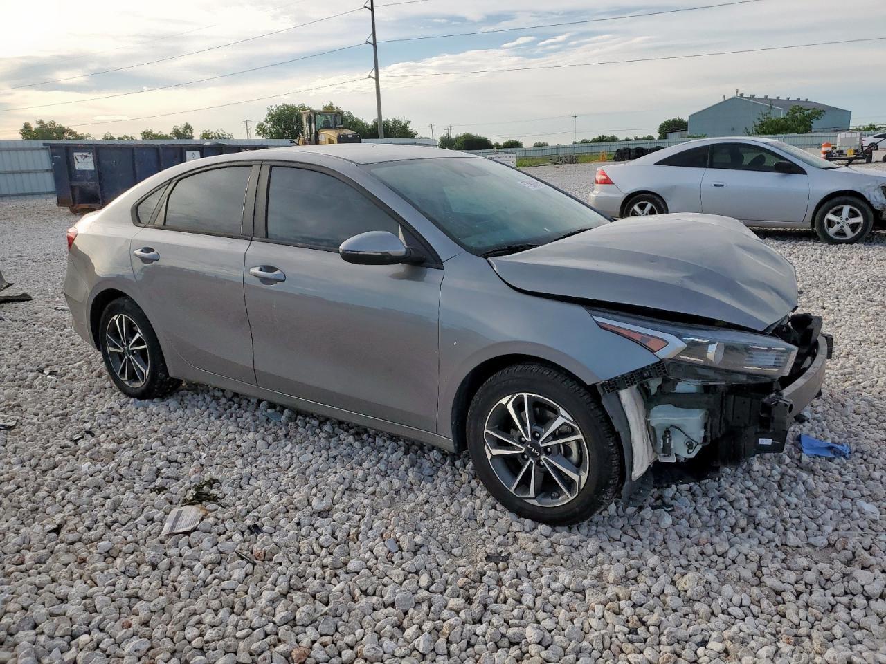 2022 Kia Forte Fe - Image 4