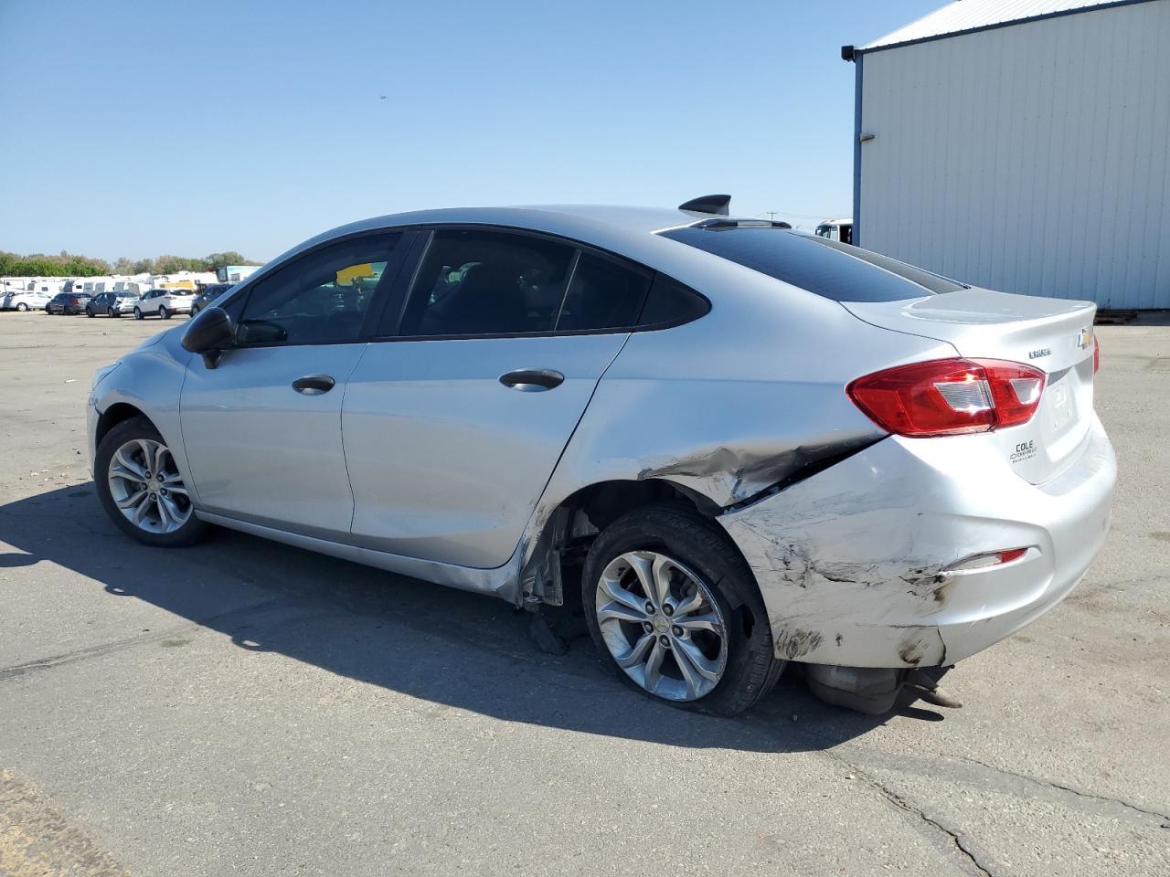 2019 Chevrolet Cruze Ls - Фото 2