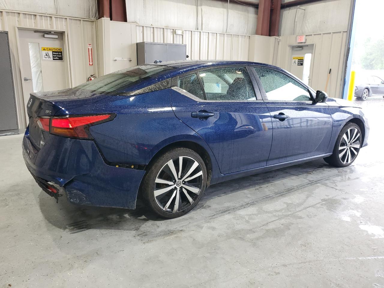 2020 Nissan Altima Sr - Фото 3