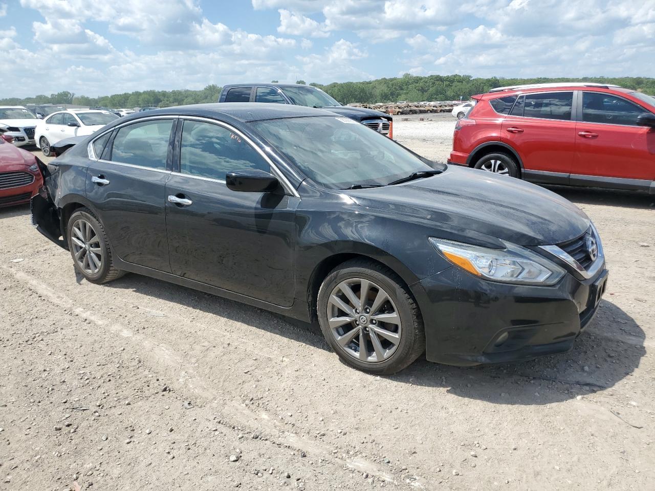 2017 Nissan Altima 2.5 - Image 4