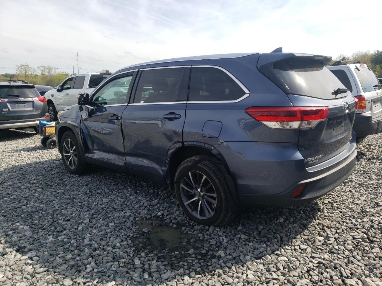 2019 Toyota Highlander Se - Image 2