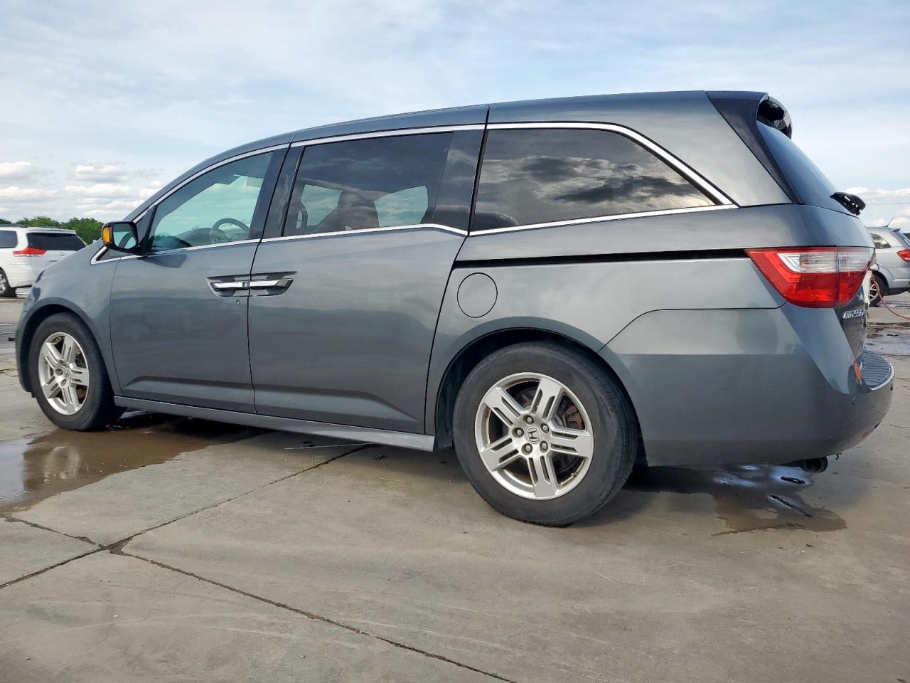 2011 Honda Odyssey Touring - Фото 2
