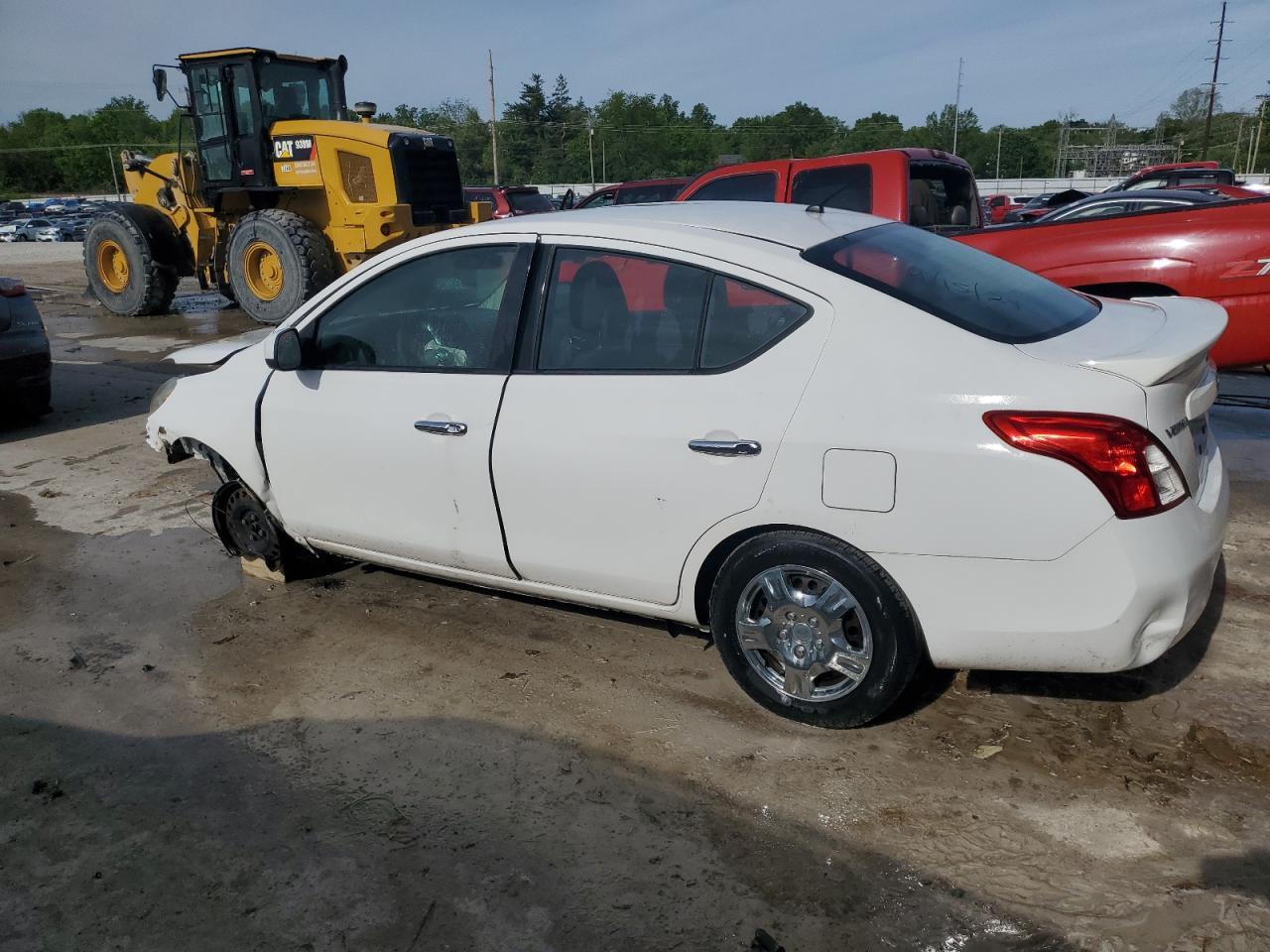 2014 Nissan Versa S - Фото 2