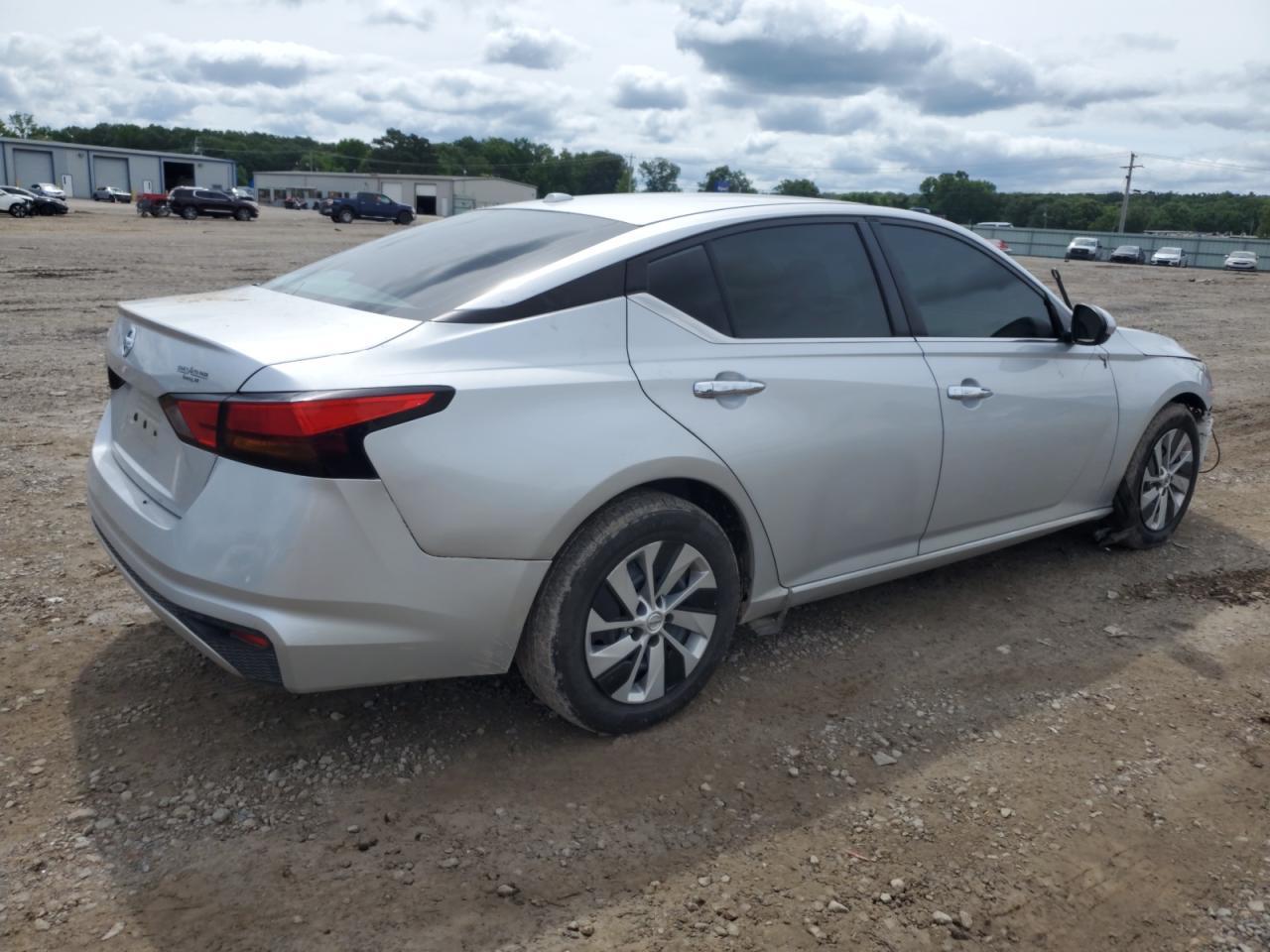 2019 Nissan Altima S - Image 3