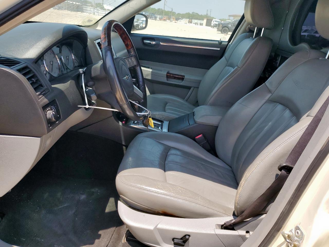 2006 Chrysler 300C - Image 7