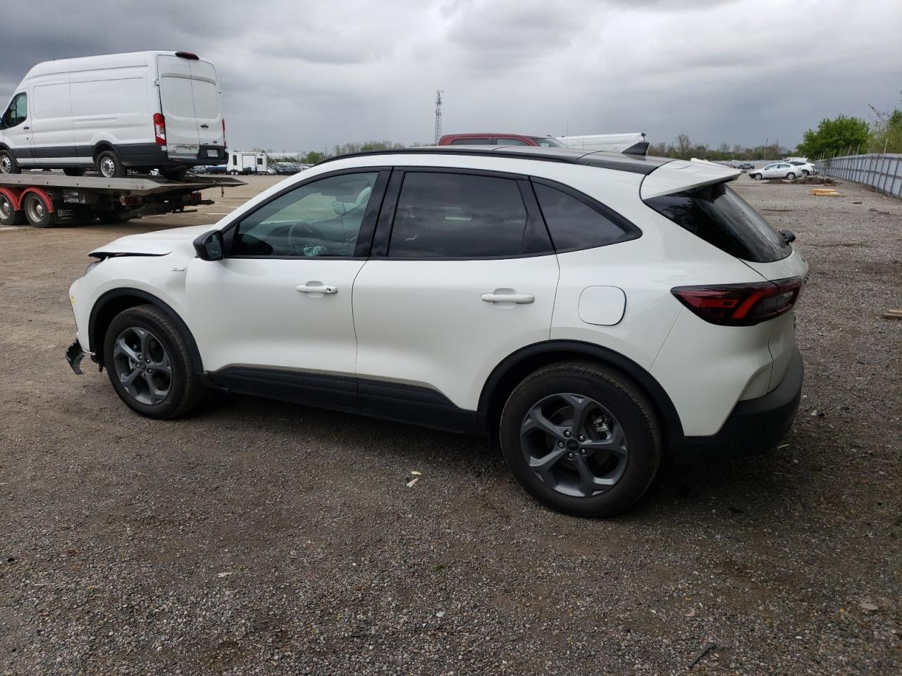 2025 Ford Escape St Line - Image 2