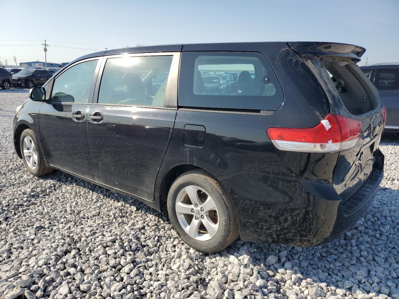 2014 Toyt Sienna - Image 2