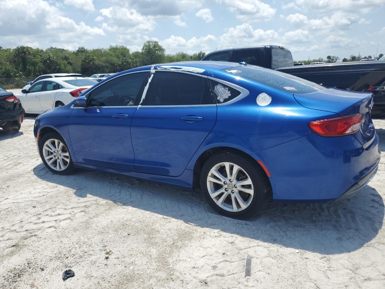 2015 Chrysler 200 Limited - Фото 2