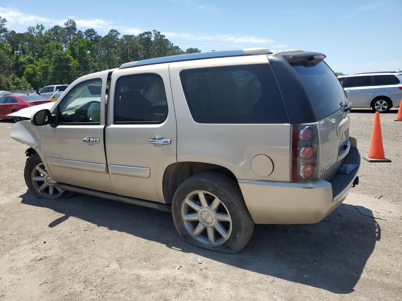 2007 GMC Yukon Denali - Фото 2