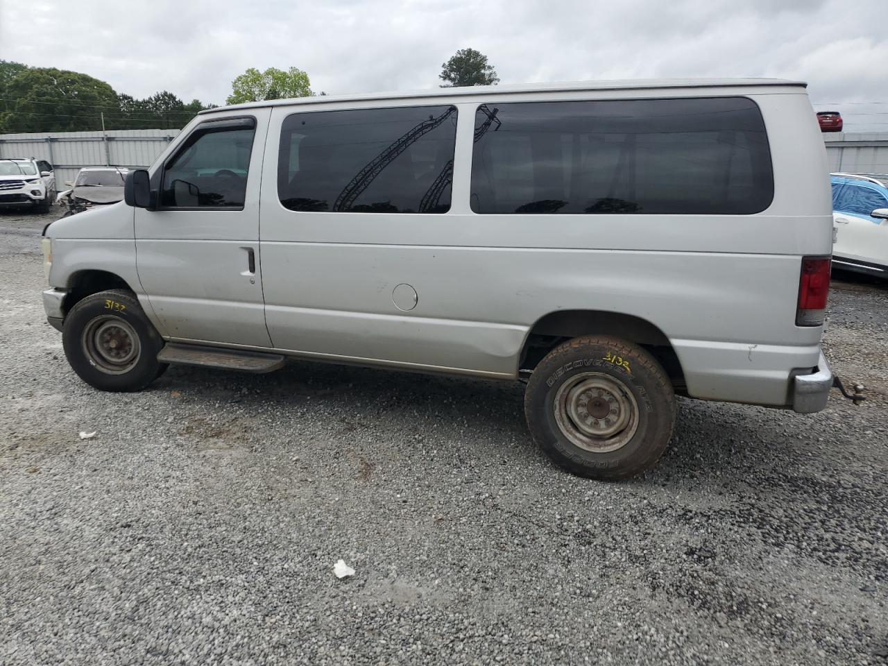 2010 Ford Econoline E350 Super Duty Wagon - Фото 2