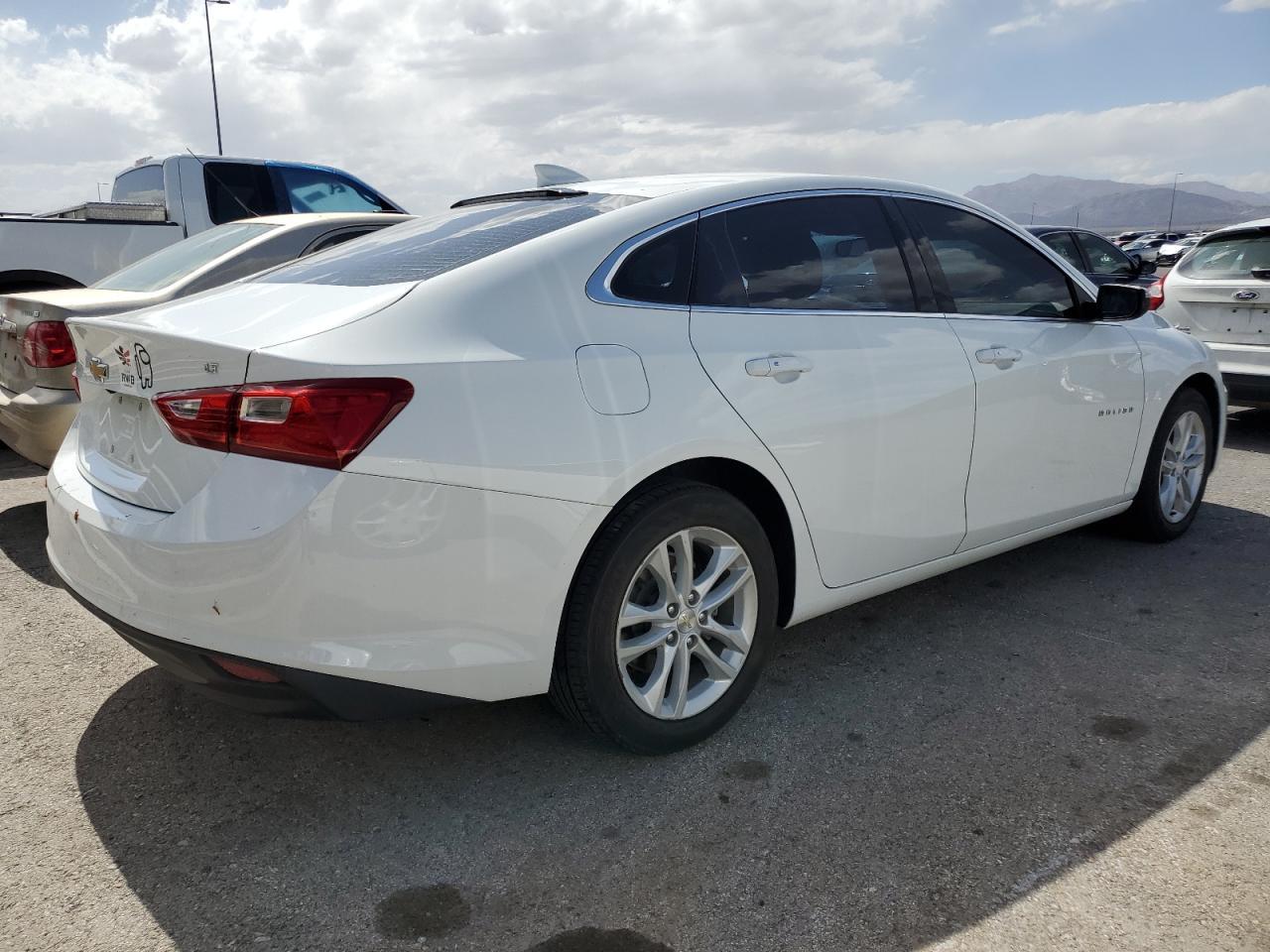 2017 Chevrolet Malibu Lt - Image 3