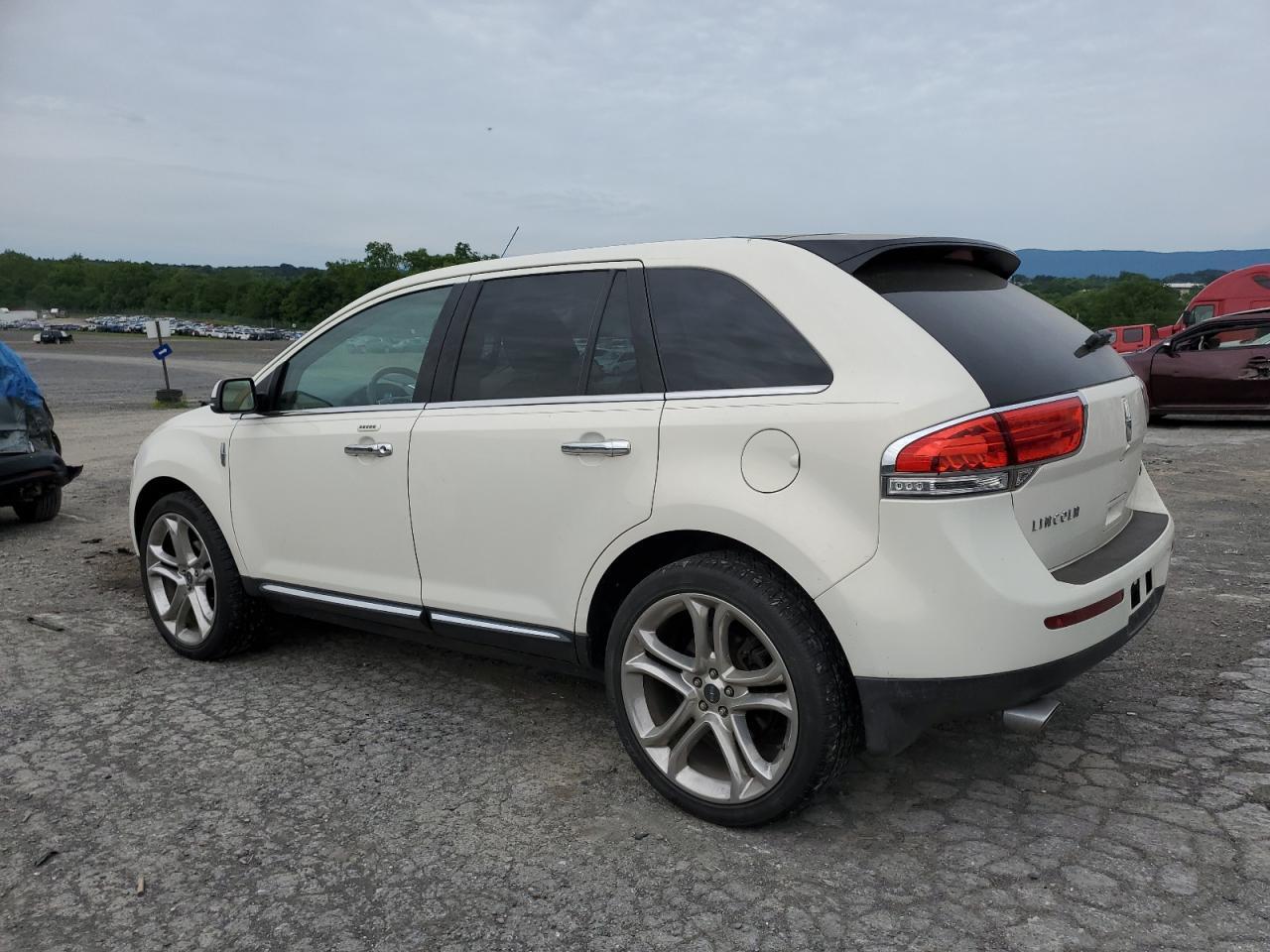 2013 Lincoln Mkx - Image 2