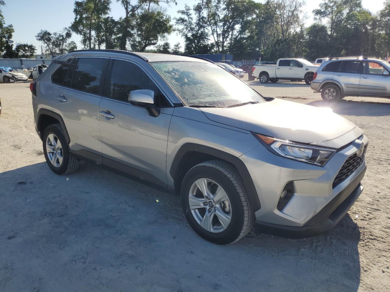 2019 Toyota Rav4 Xle - Image 4