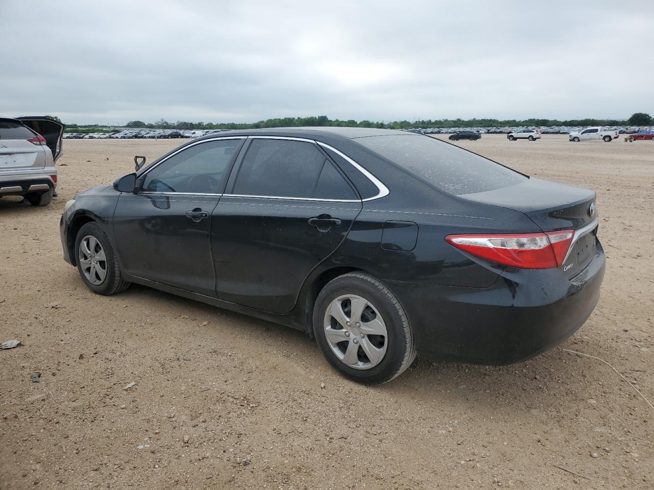 2016 Toyota Camry Le - Фото 2