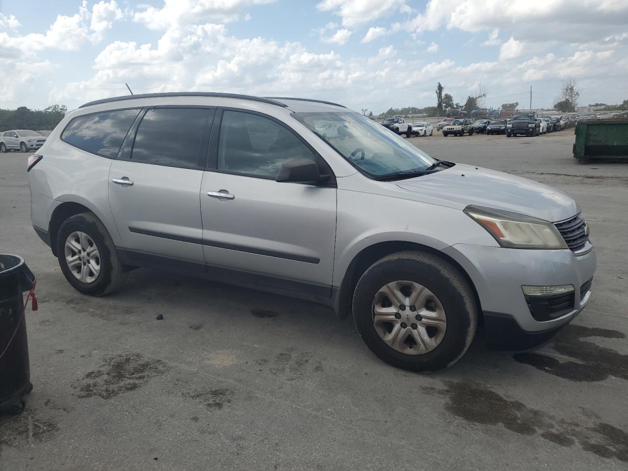 2015 Chevrolet Traverse Ls - Фото 4