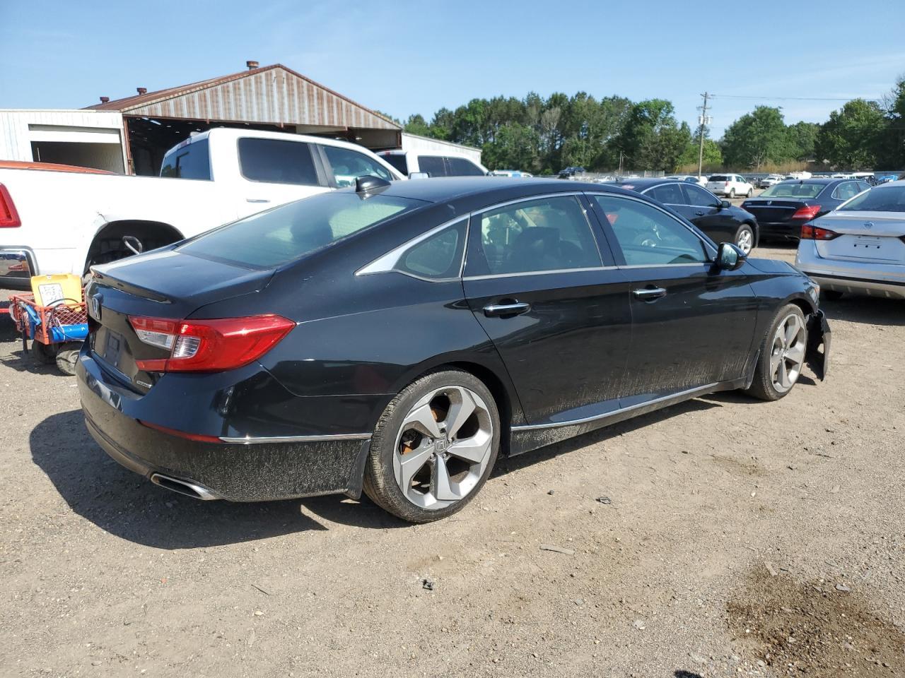 2018 Honda Accord Touring - Image 3