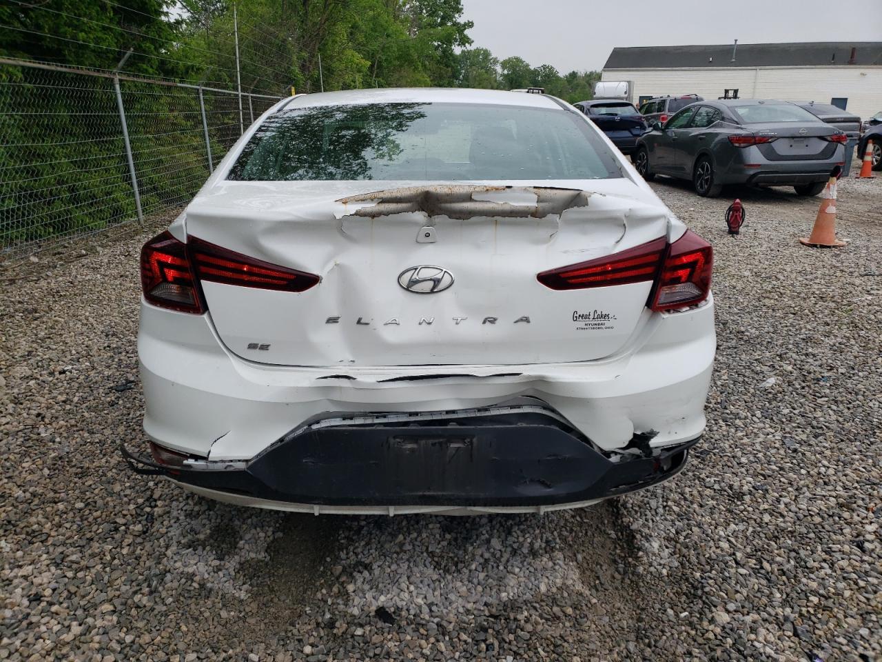 2020 Hyundai Elantra Se - Image 6