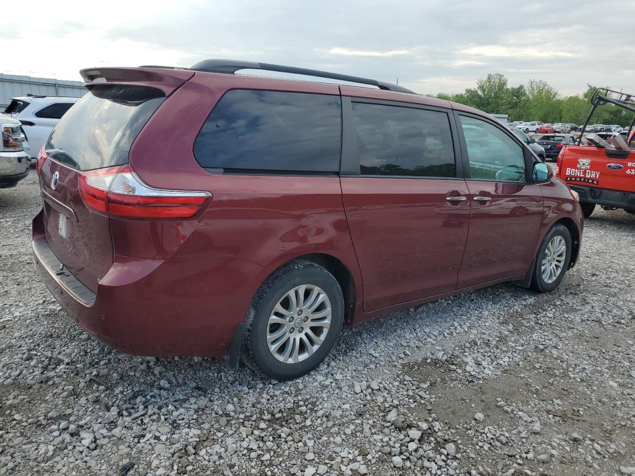 2017 Toyota Sienna Xle - Фото 3