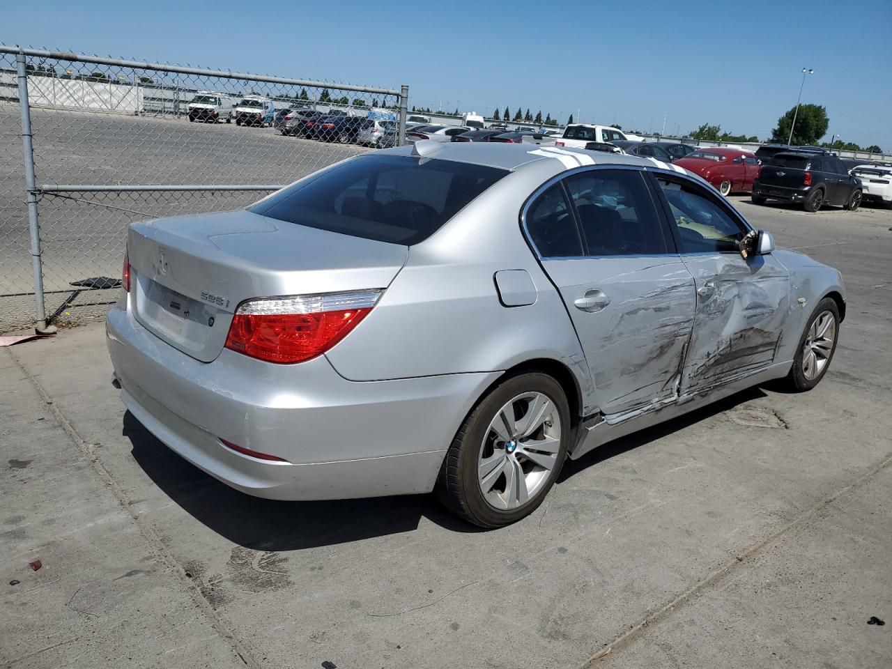 2010 BMW 528 I - Image 3