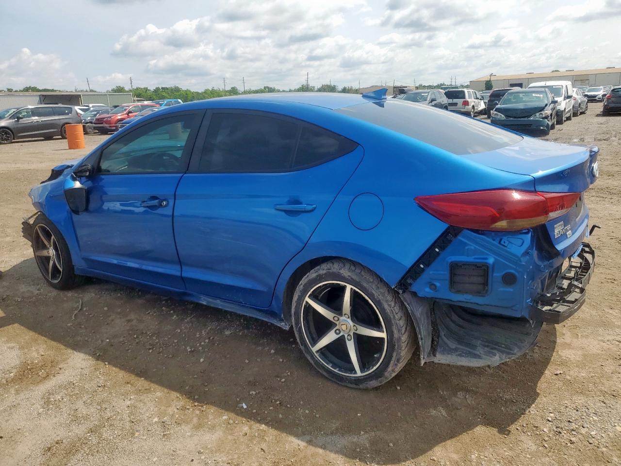 2017 Hyundai Elantra Se - Image 2