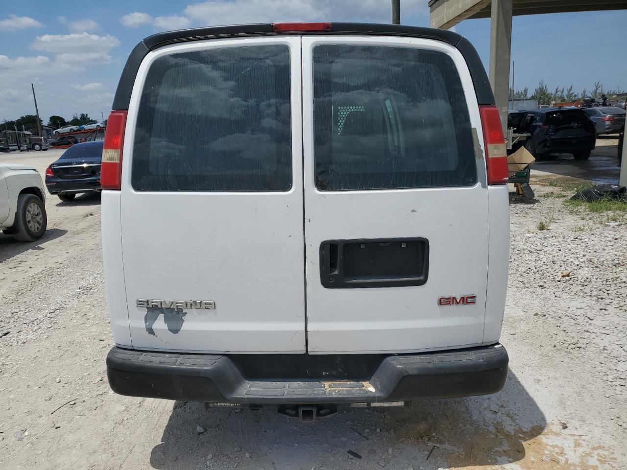 2005 GMC Savana G2500 - Фото 6