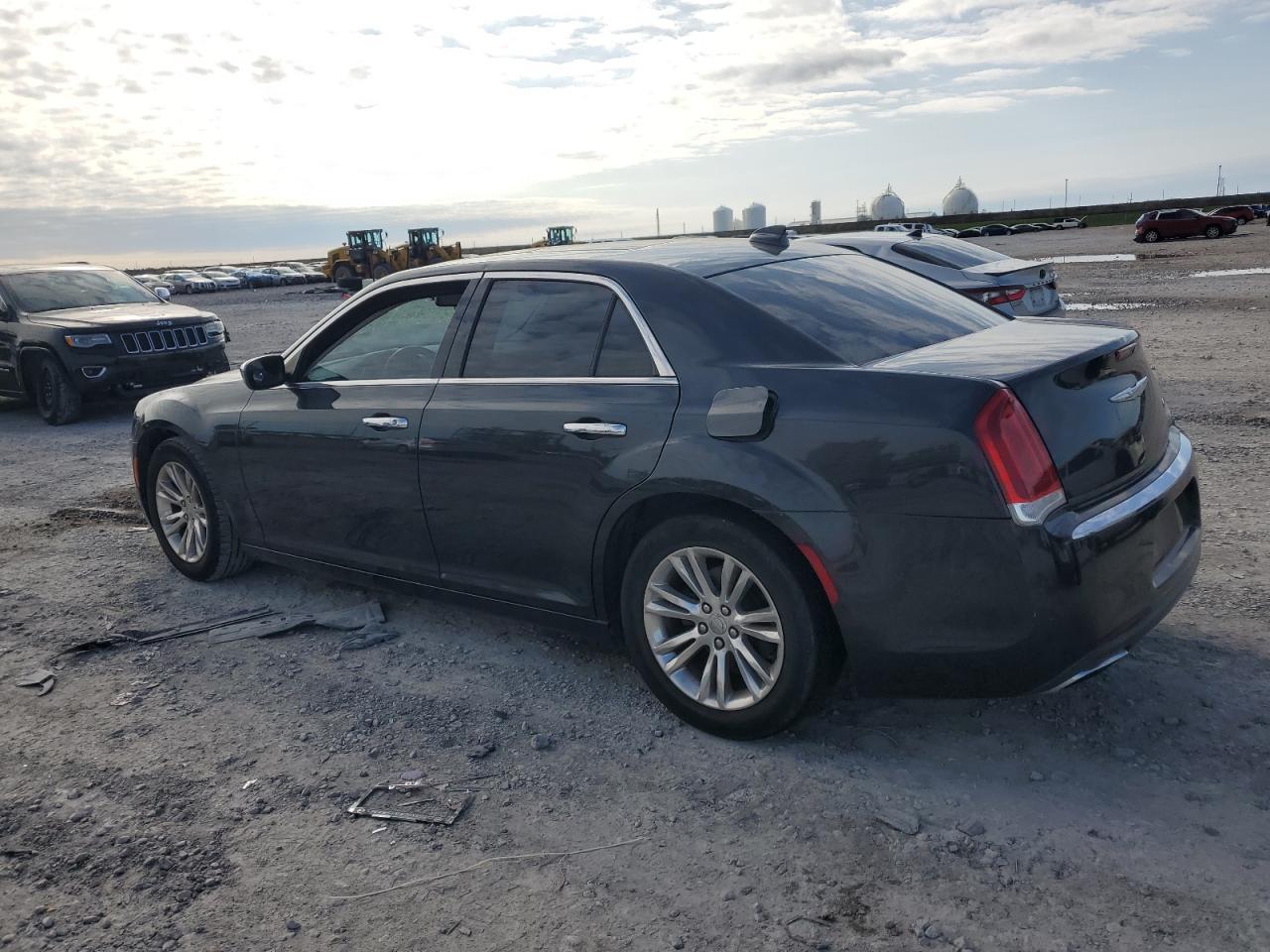 2016 Chrysler 300C - Image 2