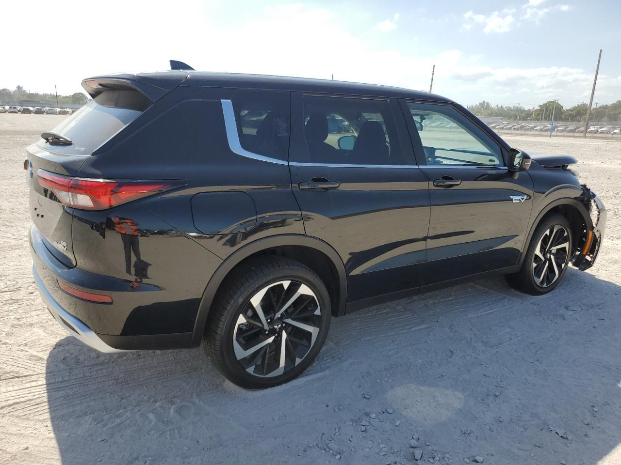 2025 Mitsubishi Outlander Se - Image 3