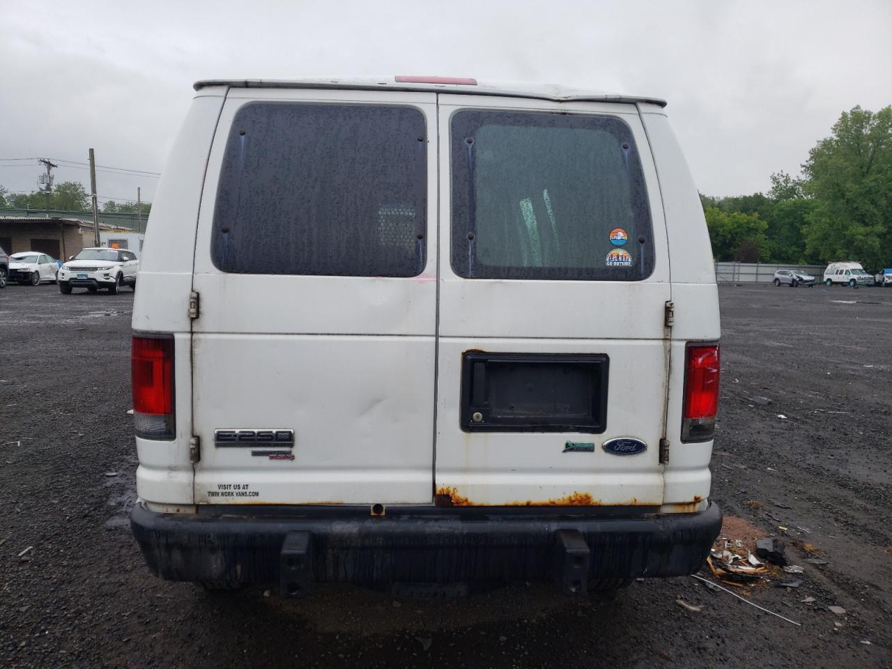 2011 Ford Econoline E250 Van - Фото 6