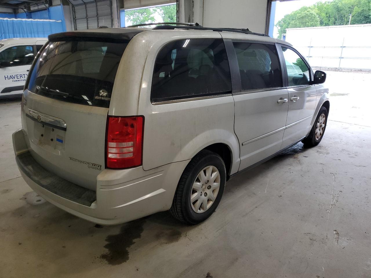 2009 Chrysler Town & Country Lx - Image 3