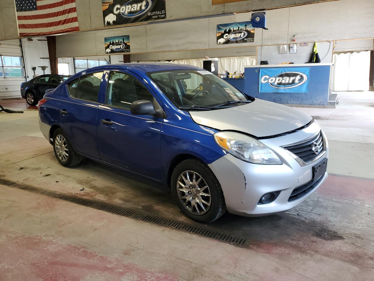 2013 Nissan Versa S - Фото 4
