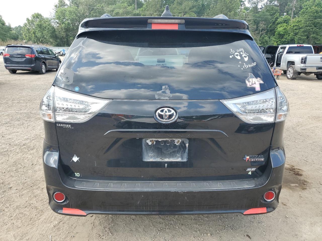 2017 Toyota Sienna Se - Фото 6