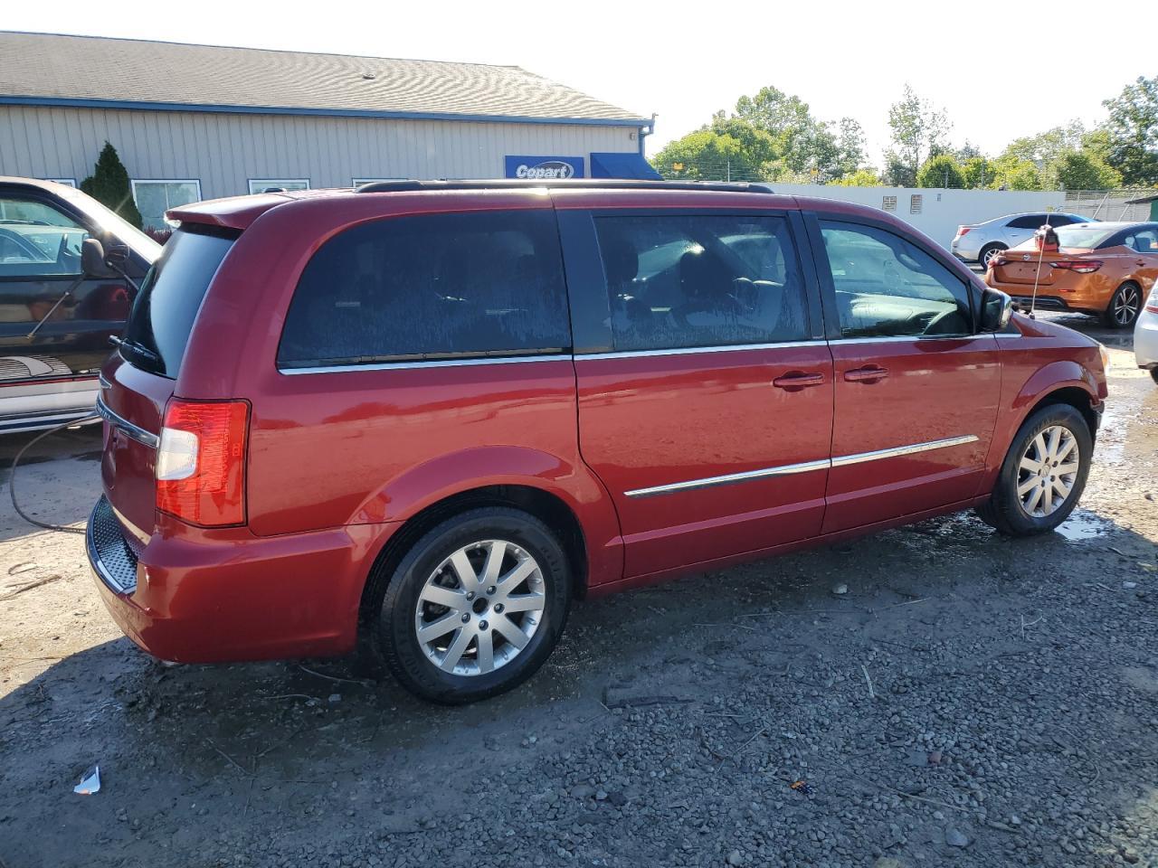 2011 Chrysler Town & Country Touring L - Фото 3