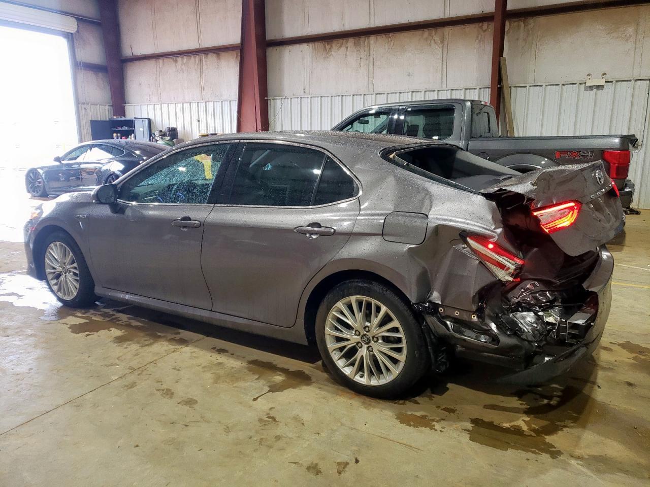 2018 Toyota Camry Hybrid - Image 2