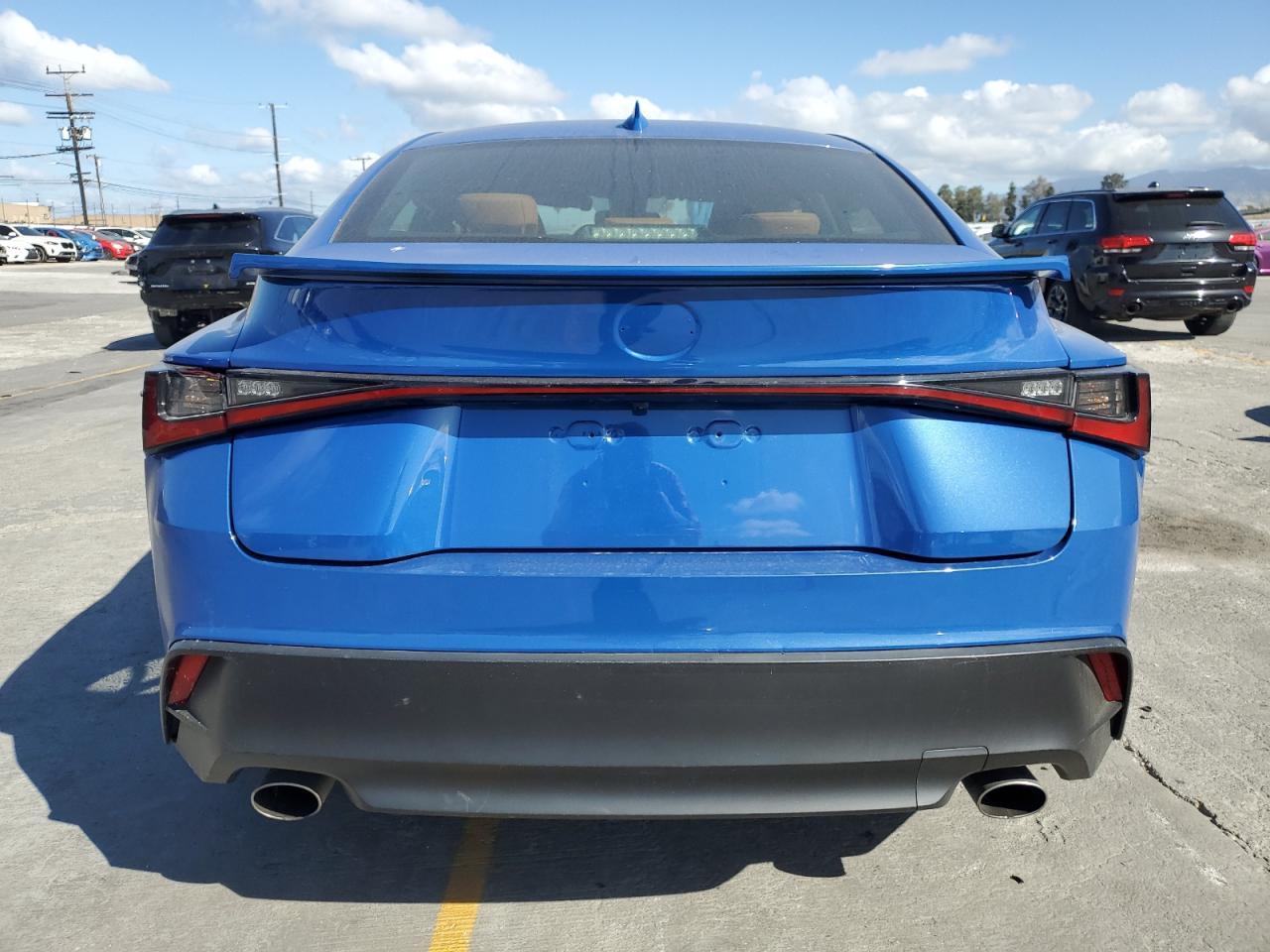 2022 Lexus Is 300 - Image 6