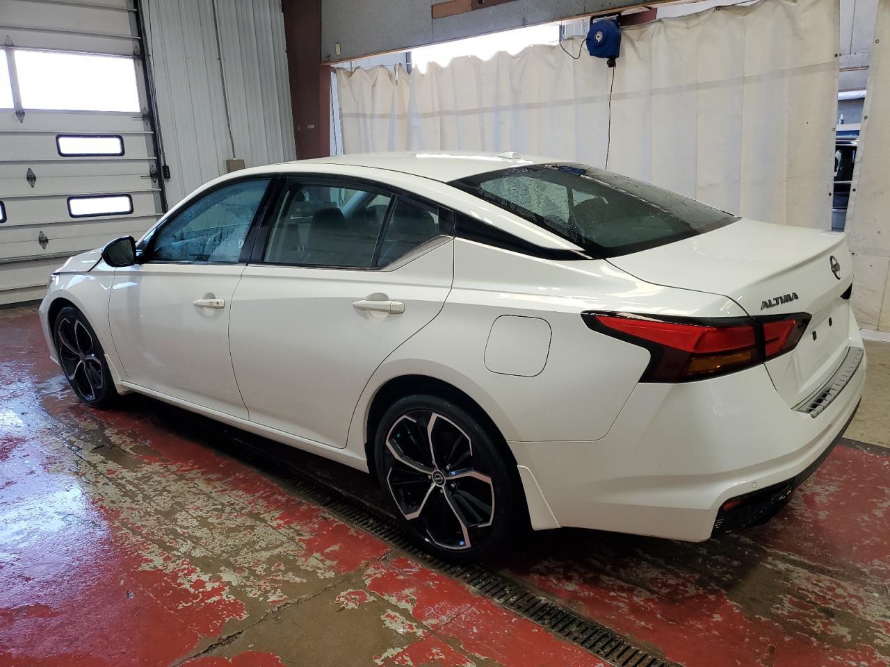 2023 Nissan Altima Sr - Фото 2