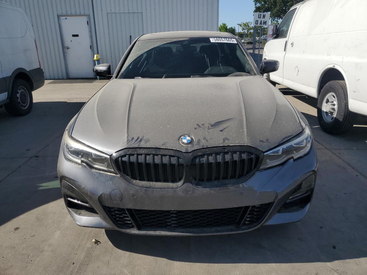 2020 BMW 330I - Фото 5