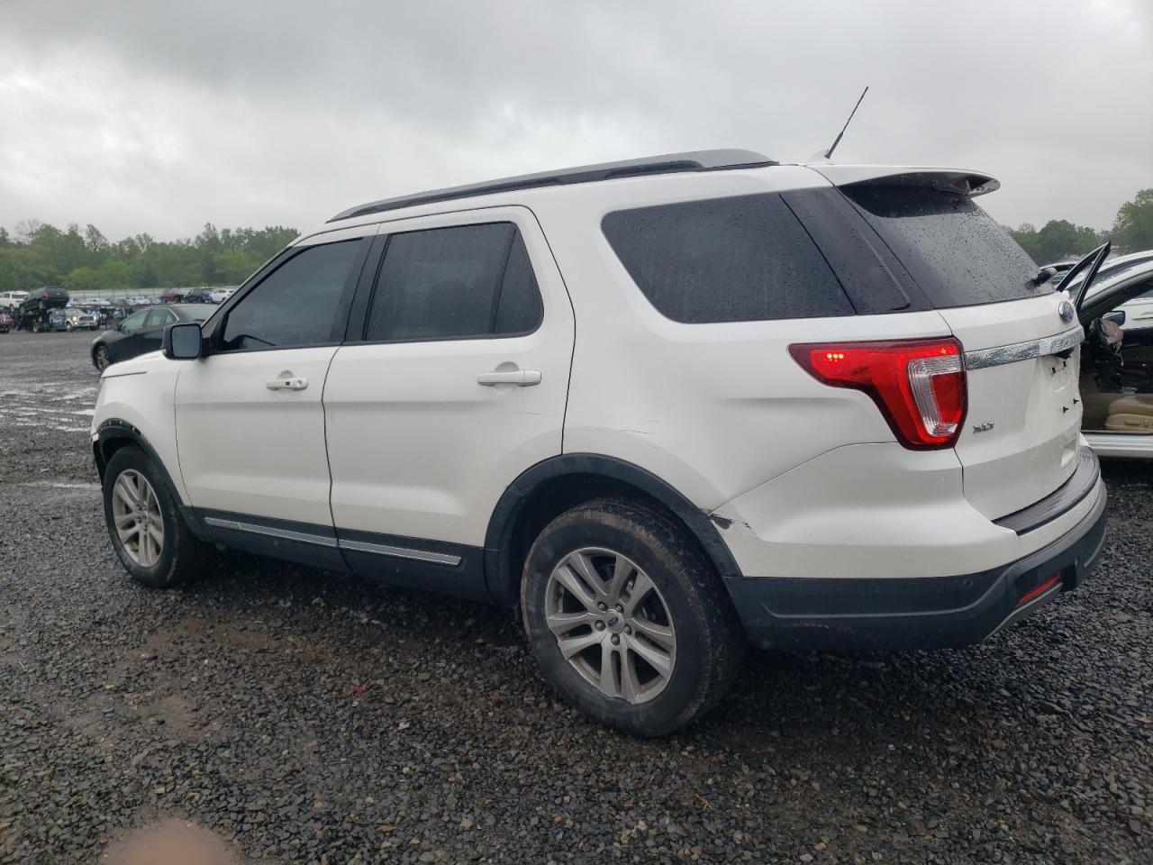 2019 Ford Explorer Xlt - Фото 2